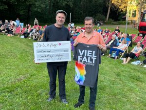 Scheck_Uebergabe_Rummelsberger_Diakonie